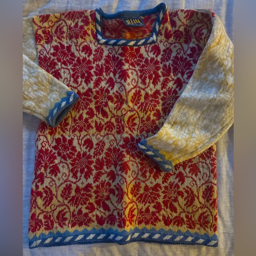 Oleana Norwegians sweater size smalll, 100% pure new wool. No signs of wear.